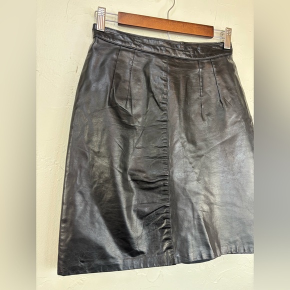 VINTAGE Yvette Bugatti Black Leather Skirt‎ Mini Short Sexy Goth 90s Y2K Size 8 - Picture 2 of 14